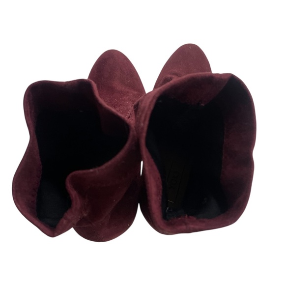 Plum ankle bootie chunky Heeled Boots with Sleek Silhouette, size 7 - Picture 5 of 10
